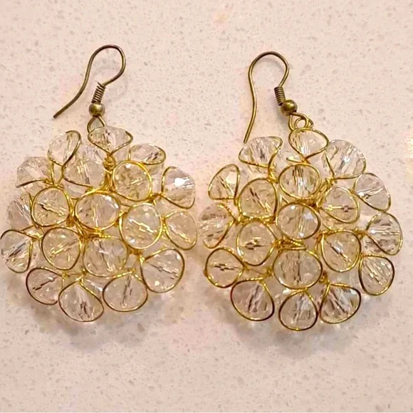 Beautiful Earrings.  They are New, never used. - Picture 3 of 6